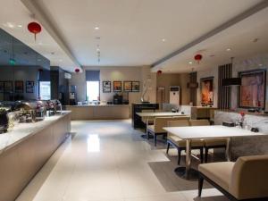 ห้องอาหารหรือที่รับประทานอาหารของ Jinjiang Inn Shanghai Hongqiao Hinge Tianshan West Road