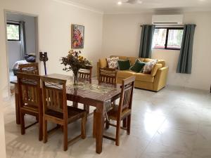 Χώρος καθιστικού στο Malanda Falls Retreat