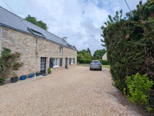 a car parked in front of a brick house at Le tigite b&b in Saint-Jean-la-Poterie