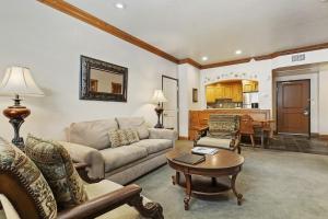 a living room with a couch and a table at Zermatt 2BR Family Villa Near Deer Valley & Park City Ski Resorts - 2022 in Mound City