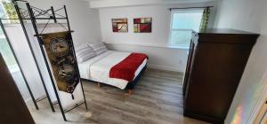 Ένα ή περισσότερα κρεβάτια σε δωμάτιο στο Private room with workstation