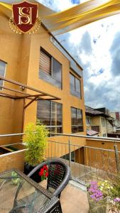 Budova, kde se hotel nachází + 38 fotografií