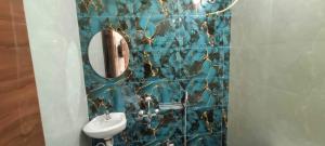 Ένα μπάνιο στο Hotel O R Square NARSINGI