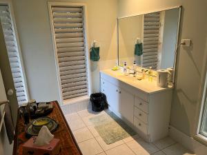 Koupelna v ubytování Mission Beach Escape BnB