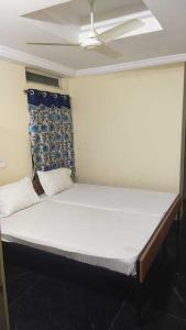 Ένα ή περισσότερα κρεβάτια σε δωμάτιο στο Hotel O White Carnations Hotels