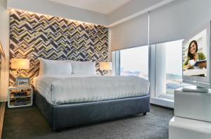 Citadines Fusionopolis Singapore客房内的一张或多张床位