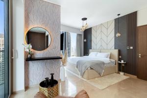 Postel nebo postele na pokoji v ubytování Vilamor Exclusive 2BR Burj Khalifa View, Downtown Dubai, Infinity Pool + 91 fotografií