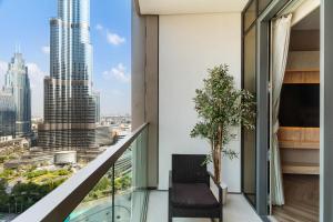Balkón nebo terasa v ubytování Vilamor Exclusive 2BR Burj Khalifa View, Downtown Dubai, Infinity Pool