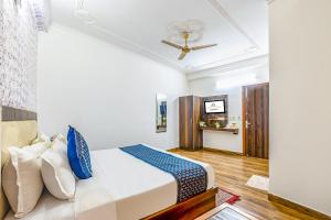 Postel nebo postele na pokoji v ubytování FabHotel Airport Sinon