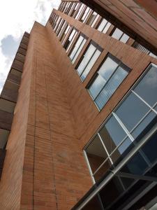 El edificio en el que está el departamento