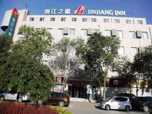 a large white building with cars parked in front of it at Jinjiang Inn Hengshui Zhongxin Street in Hengshui