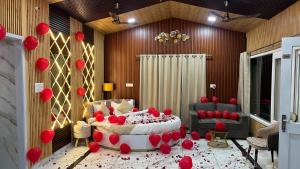 a living room with a large bed with red balls on the floor at Msk Hotel & Restaurant in Jāmb