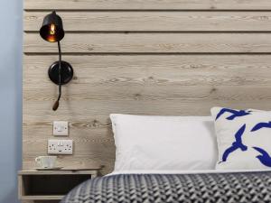 Ένα ή περισσότερα κρεβάτια σε δωμάτιο στο Mercure Brighton Seafront Hotel