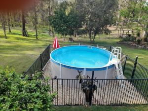 Bazén v ubytování Ensuited Queen bedroom nebo v jeho okolí