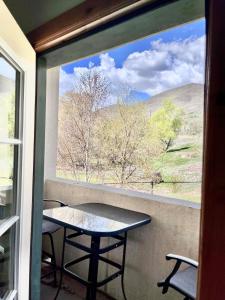 a table and chairs on a balcony with a window at Family Zermatt 2BR Villa Near Park City & Deer Valley Ski Resorts - 3739 in Mound City