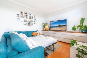 TV a/nebo společenská místnost v ubytování Kareela Winds