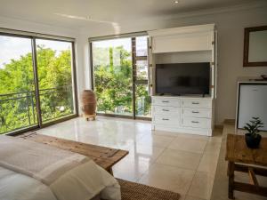 Μια τηλεόραση ή/και κέντρο ψυχαγωγίας στο Oniro Guest House