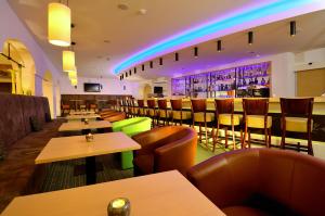 Restauracja lub miejsce do jedzenia w obiekcie Hotel Leonhard