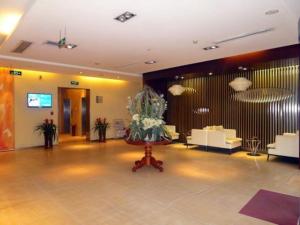 Lobbyn eller receptionsområdet på Jinjiang Inn Zhengzhou International Convention Center
