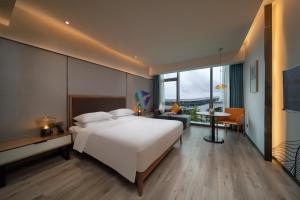 Postel nebo postele na pokoji v ubytování Manju Hotel