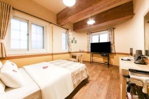 Μια τηλεόραση ή/και κέντρο ψυχαγωγίας στο 수원역 아모레미오 빈티지