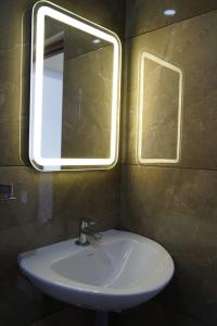 Ένα μπάνιο στο KK Service Suites +9 φωτογραφίες