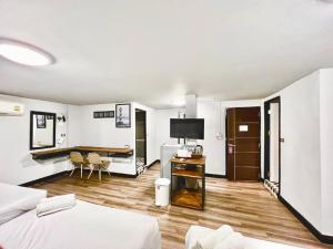 Μια τηλεόραση ή/και κέντρο ψυχαγωγίας στο Pimpimarn Hotel