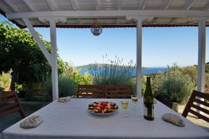 Gallery image of Mourtero House in Kalamakia