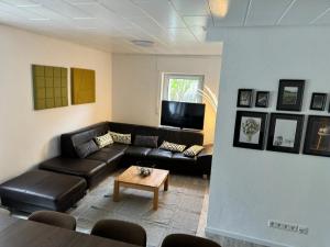 TV a/nebo společenská místnost v ubytování Ferienhaus Abendgold mit Garten