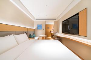 Ένα ή περισσότερα κρεβάτια σε δωμάτιο στο JI Hotel Shanghai Fengxian New Town Nanfeng Road