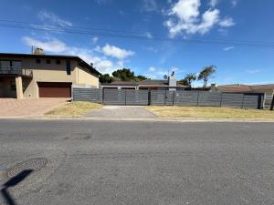 Budova, kde se penzion nachází + 4 fotografie