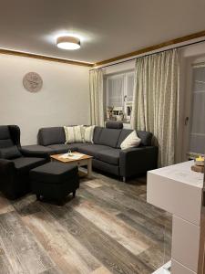 Posezení v ubytování Ferienwohung Zirbe + 32 fotografií