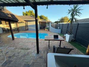 Bazén v ubytování Joy Inn nebo v jeho okolí