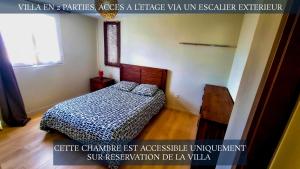 a bedroom with a bed in a room at Le Margaret Holidays in La Plaine des Cafres