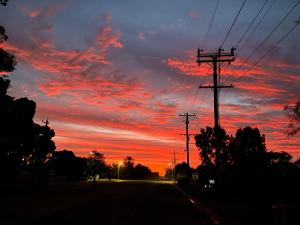 Východ nebo západ slunce při pohledu z prázdninového domu nebo okolí + 10 fotografií