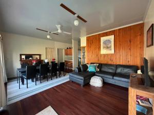 Posezení v ubytování The Retro Rest