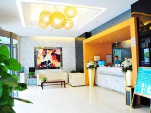 a lobby of a hotel with a reception desk at Jinjiang Inn Suzhou Wuzhong Wanda Plaza Canglang New Estate in Suzhou
