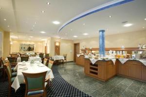 a dining room with tables and chairs in a restaurant at Hotel Hochheide in Willingen