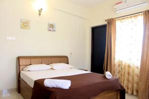 a bedroom with a bed and a window at 1bhk Premium BS1 - Candolim Calangute Area in Candolim +20 photos