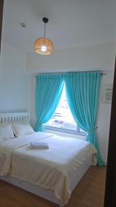 Postel nebo postele na pokoji v ubytování 8 Adriatico Condotel Unit Facing Manila Bay + 21 fotografií