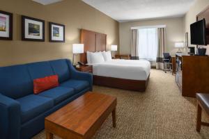 Μια τηλεόραση ή/και κέντρο ψυχαγωγίας στο Wingate by Wyndham Pittsburgh New Stanton