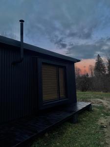 a building with a window on the side of it at Будиночок між річками Гирло in Iltsi
