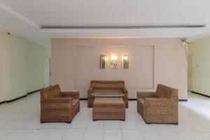 BagongpatarにあるRedDoorz near Gubeng Station Surabayaのギャラリーの写真