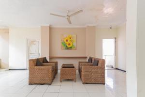 BagongpatarにあるRedDoorz near Gubeng Station Surabayaのギャラリーの写真