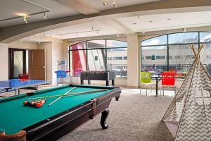 Biliár nebo kulečník v ubytování Sheraton Steamboat Resort Villas - STUDIO