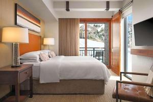 Postel nebo postele na pokoji v ubytování Sheraton Steamboat Resort Villas - STUDIO + 15 fotografií