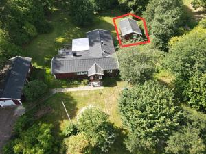 Vista aérea de una casa con una caja roja en Sätofta Hed, en Höör 29 fotos más