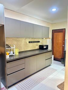 Η κουζίνα ή μικρή κουζίνα στο Plus Homestay