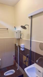 Ένα μπάνιο στο Plus Homestay +37 φωτογραφίες