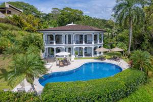 Bazén v ubytování Casa Patron 6 bdrs pool in Los Suenos nebo v jeho okolí